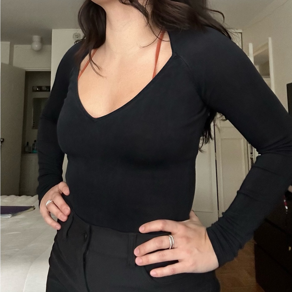 Black v-neck long sleeve top. Size: XS. Brand: Ralph Lauren.